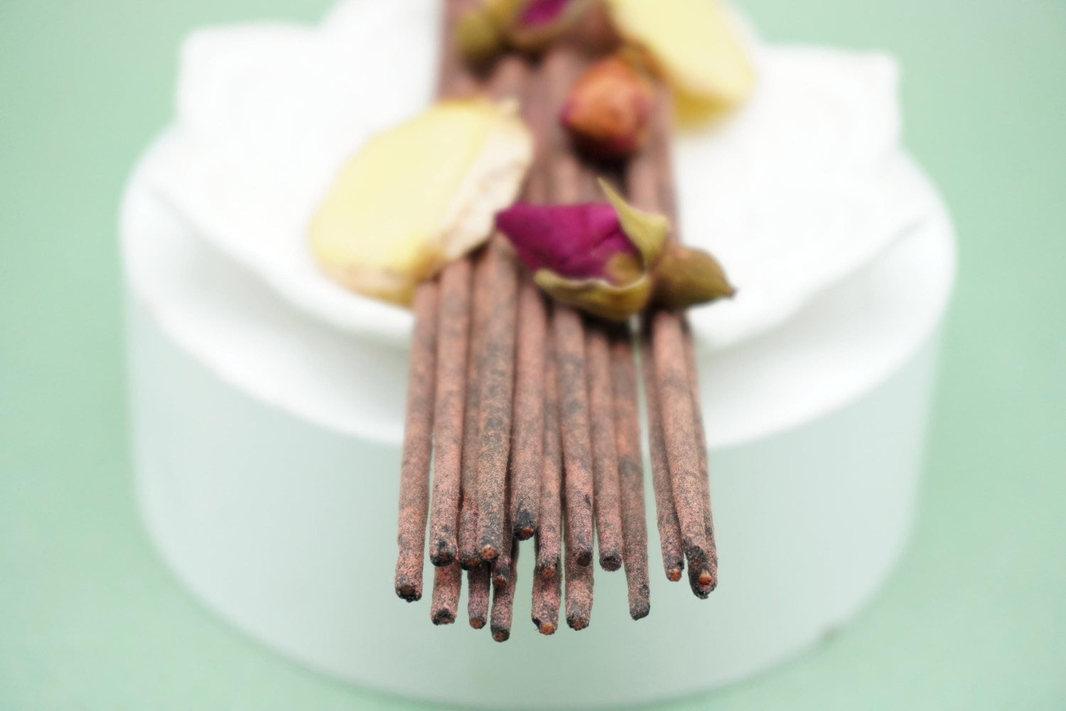 Kumbeshwara Hand Rolled Natural Rose & Ginger Incense Sticks