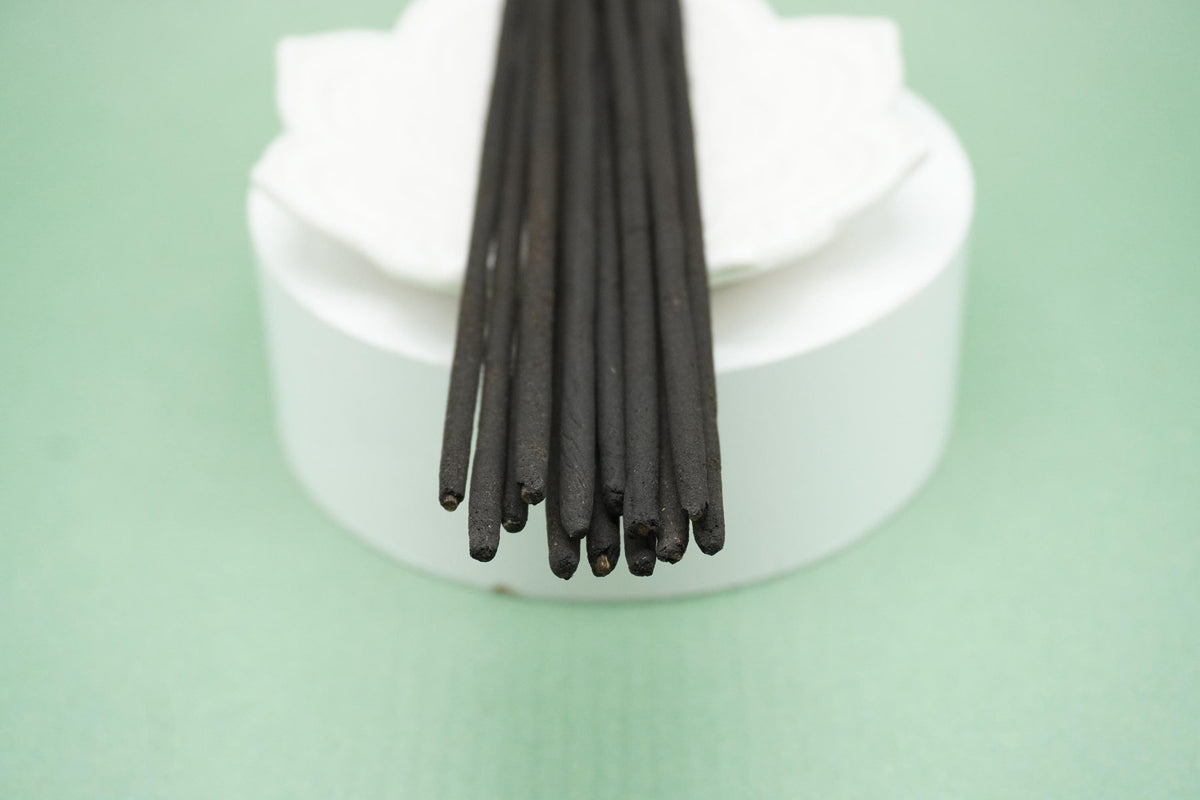 Unakoti Hand Rolled Natural Oudh & Amber Incense Sticks